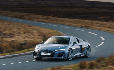 2019 Audi R8 V10 Coupe Performance quattro (UK-Spec) Front Three-Quarter Wallpapers 450x275 (118)