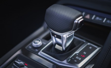 2019 Audi R8 V10 Coupe Performance quattro (UK-Spec) Interior Detail Wallpapers 450x275 (189)