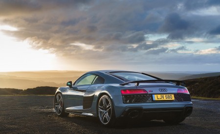 2019 Audi R8 V10 Coupe Performance quattro (UK-Spec) Rear Three-Quarter Wallpapers 450x275 (144)