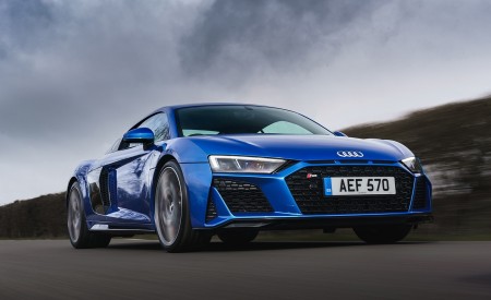2019 Audi R8 V10 Coupe quattro (UK-Spec) Front Three-Quarter Wallpapers 450x275 (27)