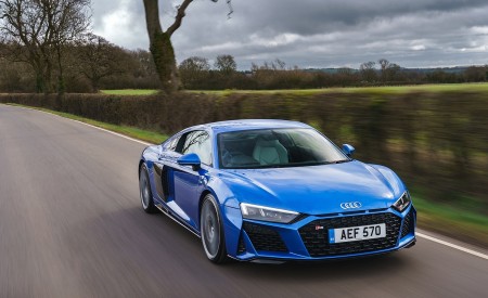 2019 Audi R8 V10 Coupe quattro (UK-Spec) Front Three-Quarter Wallpapers 450x275 (13)