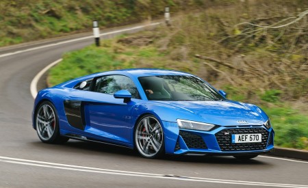 2019 Audi R8 V10 Coupe quattro (UK-Spec) Front Three-Quarter Wallpapers 450x275 (7)