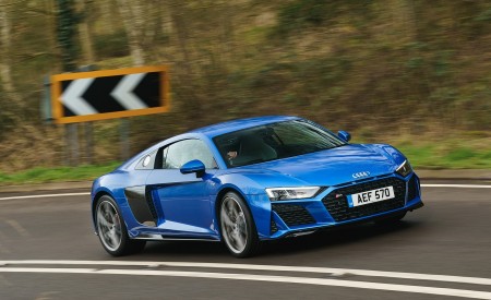 2019 Audi R8 V10 Coupe quattro (UK-Spec) Front Three-Quarter Wallpapers 450x275 (2)