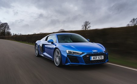 2019 Audi R8 V10 Coupe quattro (UK-Spec) Front Three-Quarter Wallpapers 450x275 (28)