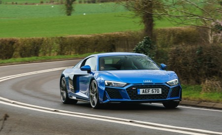 2019 Audi R8 V10 Coupe quattro (UK-Spec) Front Three-Quarter Wallpapers 450x275 (8)