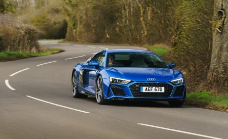 2019 Audi R8 V10 Coupe quattro (UK-Spec) Front Three-Quarter Wallpapers 450x275 (15)