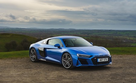 2019 Audi R8 V10 Coupe quattro (UK-Spec) Front Three-Quarter Wallpapers 450x275 (29)