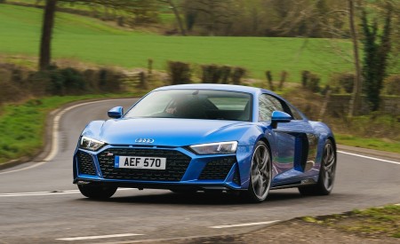 2019 Audi R8 V10 Coupe quattro (UK-Spec) Front Three-Quarter Wallpapers 450x275 (4)