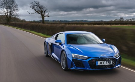 2019 Audi R8 V10 Coupe quattro (UK-Spec) Front Wallpapers 450x275 (31)