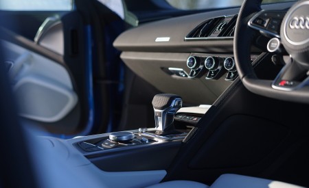 2019 Audi R8 V10 Coupe quattro (UK-Spec) Interior Detail Wallpapers 450x275 (69)