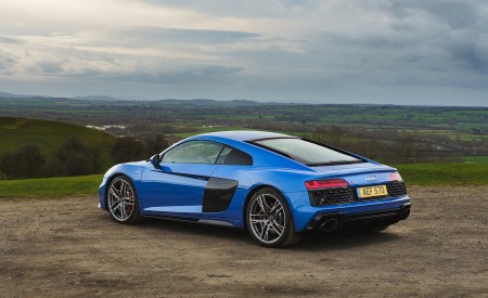 2019 Audi R8 V10 Coupe quattro (UK-Spec) Rear Three-Quarter Wallpapers 450x275 (33)