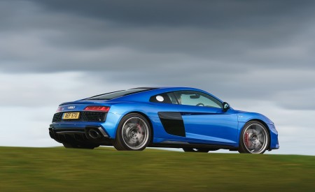 2019 Audi R8 V10 Coupe quattro (UK-Spec) Rear Three-Quarter Wallpapers 450x275 (34)