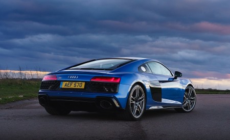 2019 Audi R8 V10 Coupe quattro (UK-Spec) Rear Three-Quarter Wallpapers 450x275 (35)