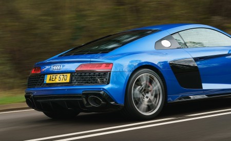 2019 Audi R8 V10 Coupe quattro (UK-Spec) Rear Three-Quarter Wallpapers 450x275 (20)