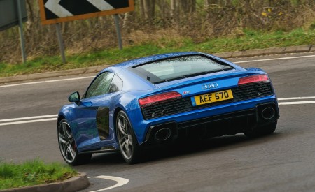 2019 Audi R8 V10 Coupe quattro (UK-Spec) Rear Three-Quarter Wallpapers 450x275 (10)
