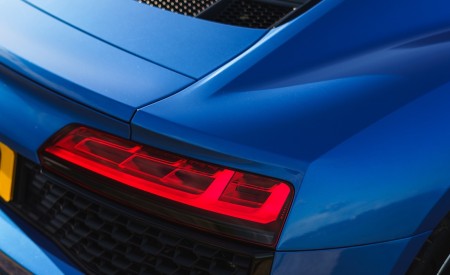 2019 Audi R8 V10 Coupe quattro (UK-Spec) Tail Light Wallpapers 450x275 (50)