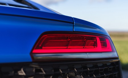 2019 Audi R8 V10 Coupe quattro (UK-Spec) Tail Light Wallpapers 450x275 (48)