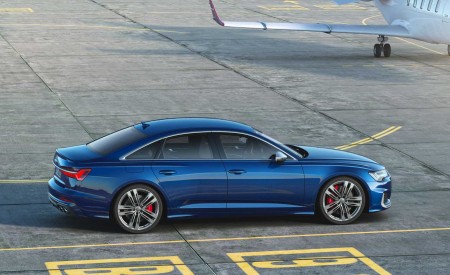2019 Audi S6 Sedan TDI (Color: Navarra Blue) Side Wallpapers 450x275 (16)