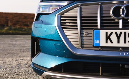 2019 Audi e-tron 55 (UK-Spec) Detail Wallpapers 450x275 (96)
