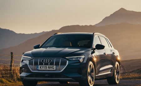 2019 Audi e-tron 55 (UK-Spec) Front Three-Quarter Wallpapers 450x275 (76)