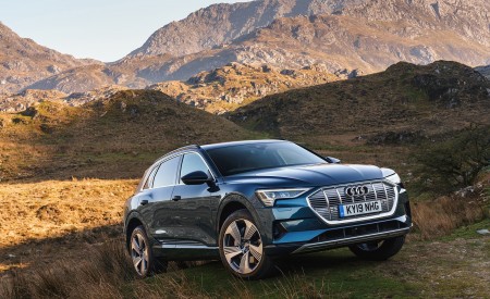 2019 Audi e-tron 55 (UK-Spec) Front Three-Quarter Wallpapers 450x275 (61)