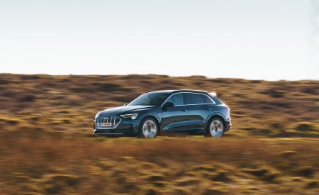 2019 Audi e-tron 55 (UK-Spec) Front Three-Quarter Wallpapers 450x275 (25)