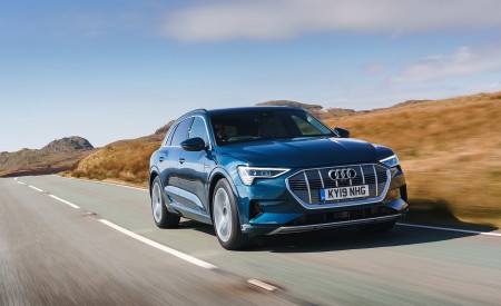 2019 Audi e-tron 55 (UK-Spec) Front Three-Quarter Wallpapers  450x275 (3)