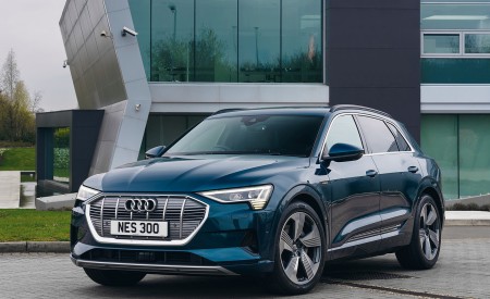 2019 Audi e-tron 55 (UK-Spec) Front Three-Quarter Wallpapers 450x275 (85)