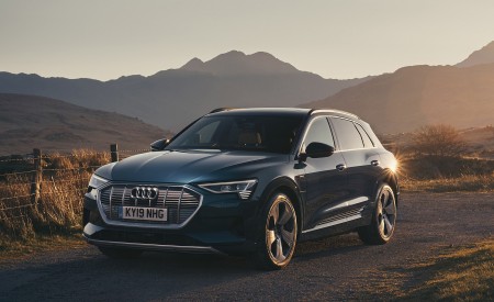 2019 Audi e-tron 55 (UK-Spec) Front Three-Quarter Wallpapers 450x275 (77)