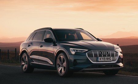 2019 Audi e-tron 55 (UK-Spec) Front Three-Quarter Wallpapers  450x275 (71)