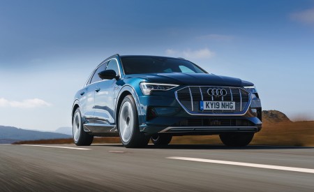 2019 Audi e-tron 55 (UK-Spec) Front Three-Quarter Wallpapers 450x275 (10)