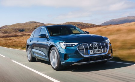 2019 Audi e-tron 55 (UK-Spec) Front Three-Quarter Wallpapers 450x275 (4)