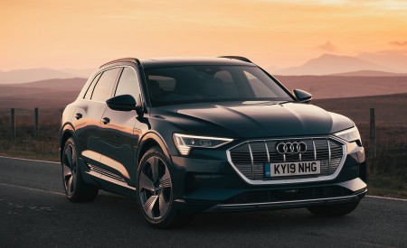 2019 Audi e-tron 55 (UK-Spec) Front Three-Quarter Wallpapers 450x275 (70)