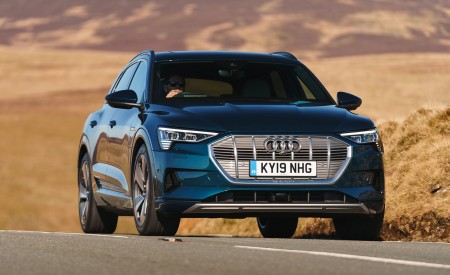 2019 Audi e-tron 55 (UK-Spec) Front Three-Quarter Wallpapers 450x275 (28)