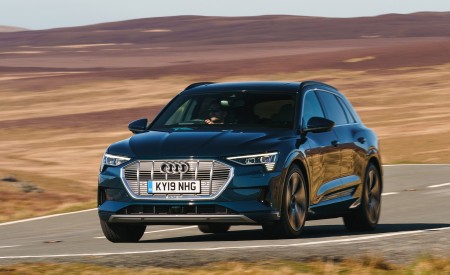 2019 Audi e-tron 55 (UK-Spec) Front Three-Quarter Wallpapers 450x275 (30)