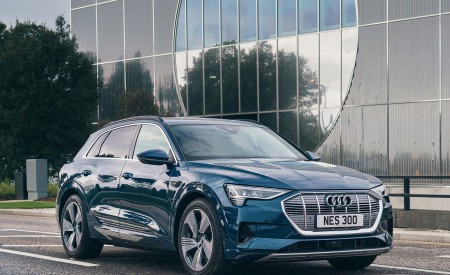 2019 Audi e-tron 55 (UK-Spec) Front Three-Quarter Wallpapers 450x275 (88)