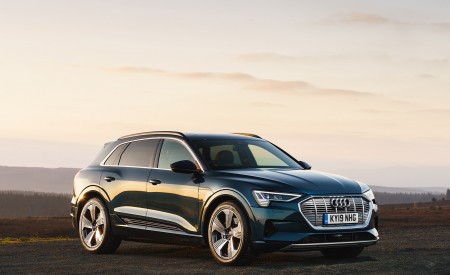 2019 Audi e-tron 55 (UK-Spec) Front Three-Quarter Wallpapers 450x275 (80)