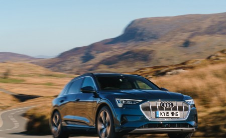2019 Audi e-tron 55 (UK-Spec) Front Three-Quarter Wallpapers 450x275 (57)