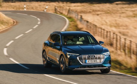 2019 Audi e-tron 55 (UK-Spec) Front Three-Quarter Wallpapers 450x275 (49)