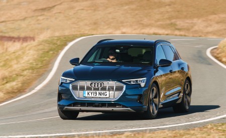 2019 Audi e-tron 55 (UK-Spec) Front Three-Quarter Wallpapers 450x275 (43)