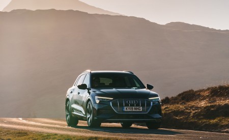 2019 Audi e-tron 55 (UK-Spec) Front Wallpapers 450x275 (58)