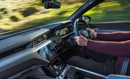 2019 Audi e-tron 55 (UK-Spec) Interior Wallpapers 450x275 (129)