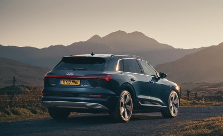 2019 Audi e-tron 55 (UK-Spec) Rear Three-Quarter Wallpapers  450x275 (78)