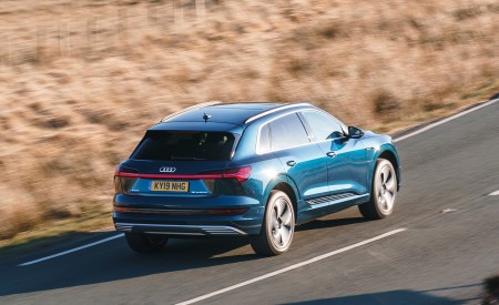 2019 Audi e-tron 55 (UK-Spec) Rear Three-Quarter Wallpapers 450x275 (46)