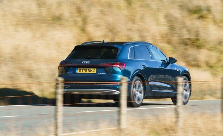 2019 Audi e-tron 55 (UK-Spec) Rear Three-Quarter Wallpapers 450x275 (38)