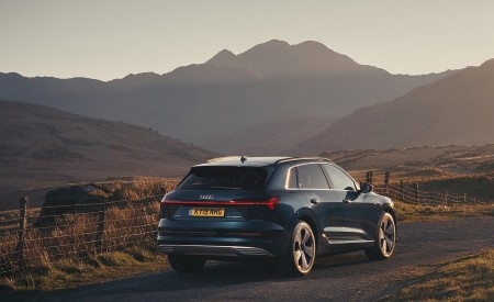 2019 Audi e-tron 55 (UK-Spec) Rear Three-Quarter Wallpapers 450x275 (79)