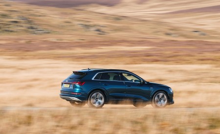 2019 Audi e-tron 55 (UK-Spec) Rear Three-Quarter Wallpapers 450x275 (39)