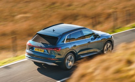 2019 Audi e-tron 55 (UK-Spec) Rear Three-Quarter Wallpapers 450x275 (48)