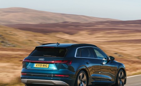 2019 Audi e-tron 55 (UK-Spec) Rear Three-Quarter Wallpapers 450x275 (17)