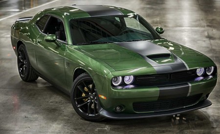 2019 Dodge Challenger RT Stars & Stripes Edition Front Three-Quarter Wallpapers 450x275 (4)
